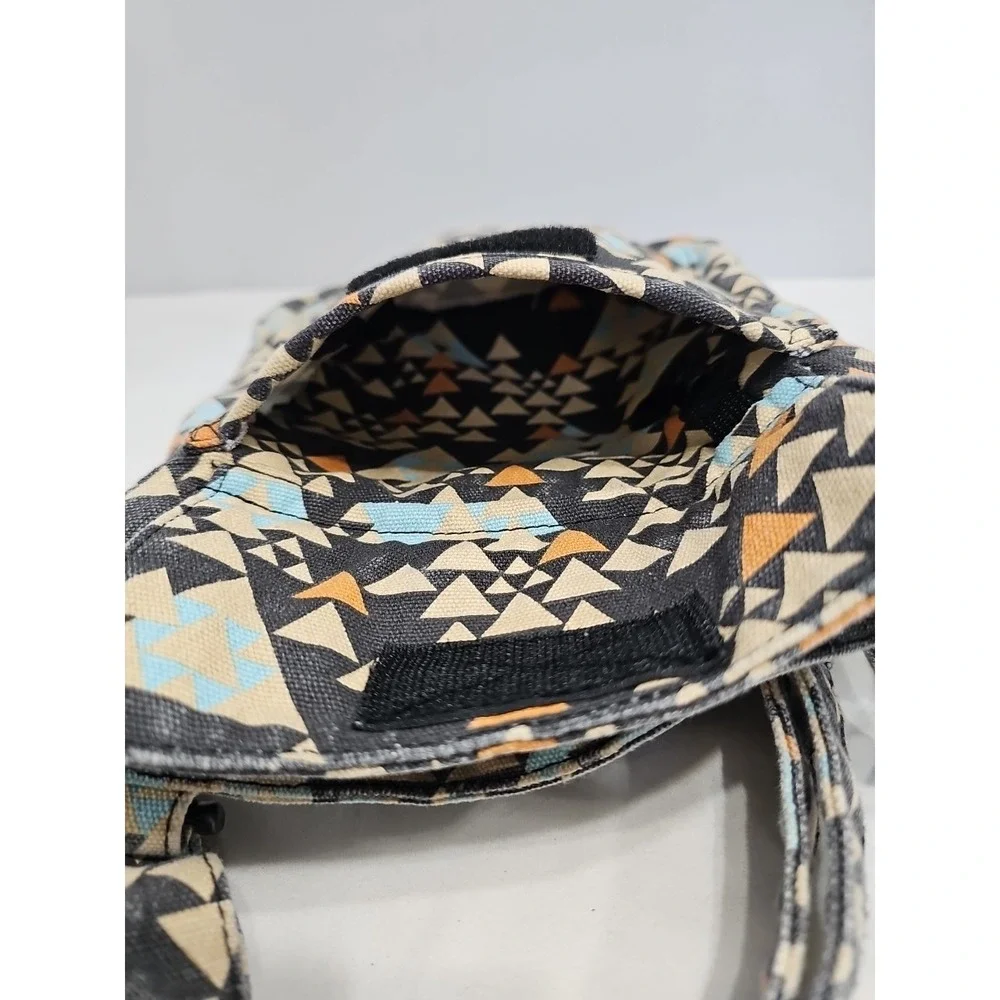 KAVU Crossbody Bag Geometric Pattern Adjustable Strap Zipper Accent Blue Lining